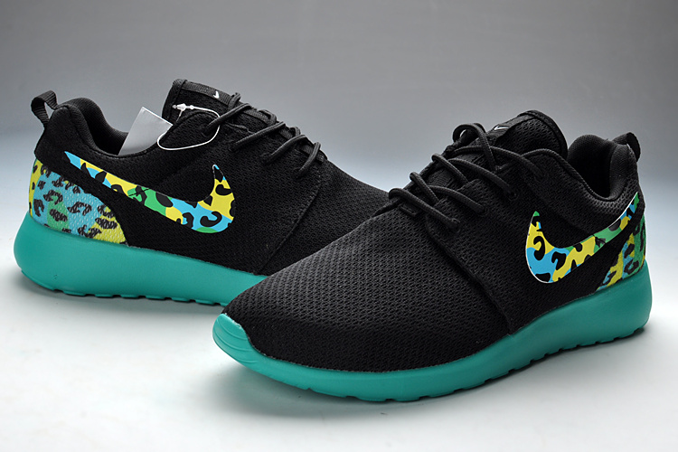 nike rosh run motif